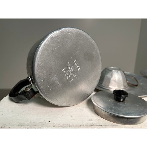 English Mini Teapot, Bakelite + 50s Aluminum childs tea set - 7pc, Played With - Picture 3 of 8